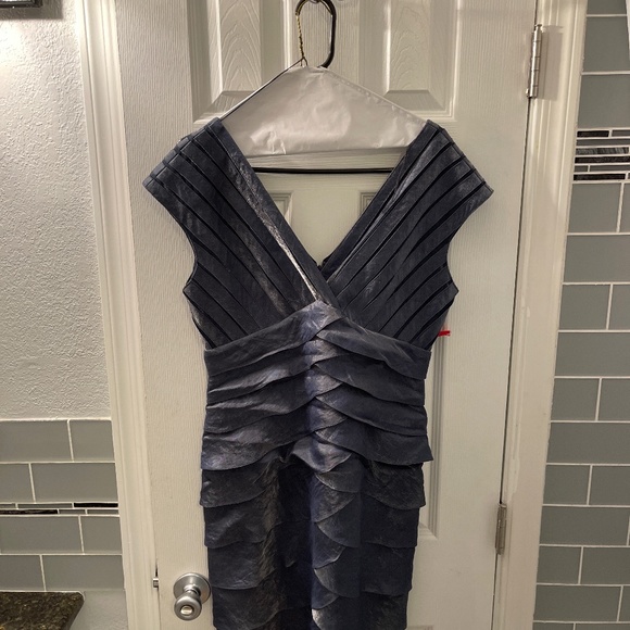 Dress - Picture 1 of 8